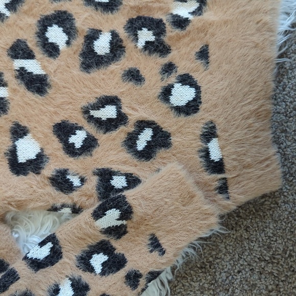 Express Tan Animal Print Cropped Fuzzy Sweater - Picture 2 of 7